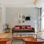 アパート ' Exclusive Riverside Haven In Top-location '