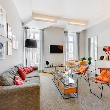 Lejlighed ' Exclusive Riverside Haven In Top-location '