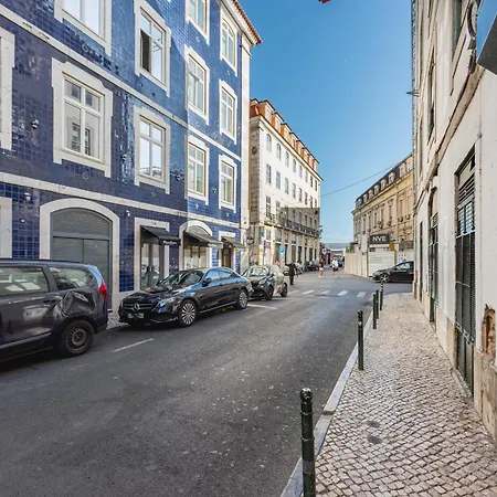 Lejlighed ' Exclusive Riverside Haven In Top-location '