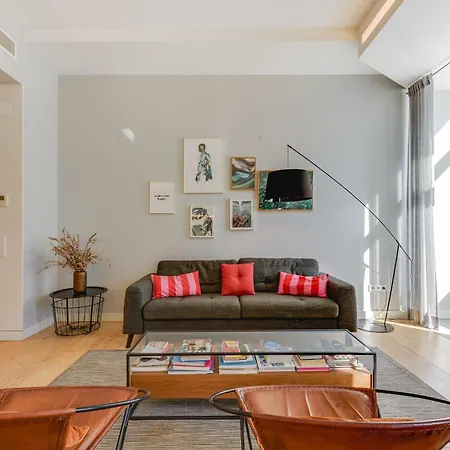 Апартаменты ' Exclusive Riverside Haven In Top-location '