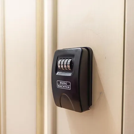 Апартаменты ' Exclusive Riverside Haven In Top-location '